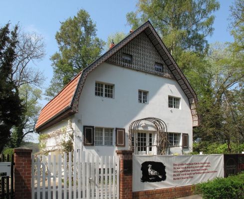 Link to Brecht-Weigel House article in Slow Travel Berlin